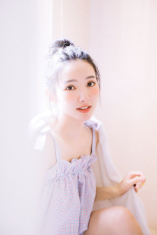 《年轻的女教师》hd9在线观看